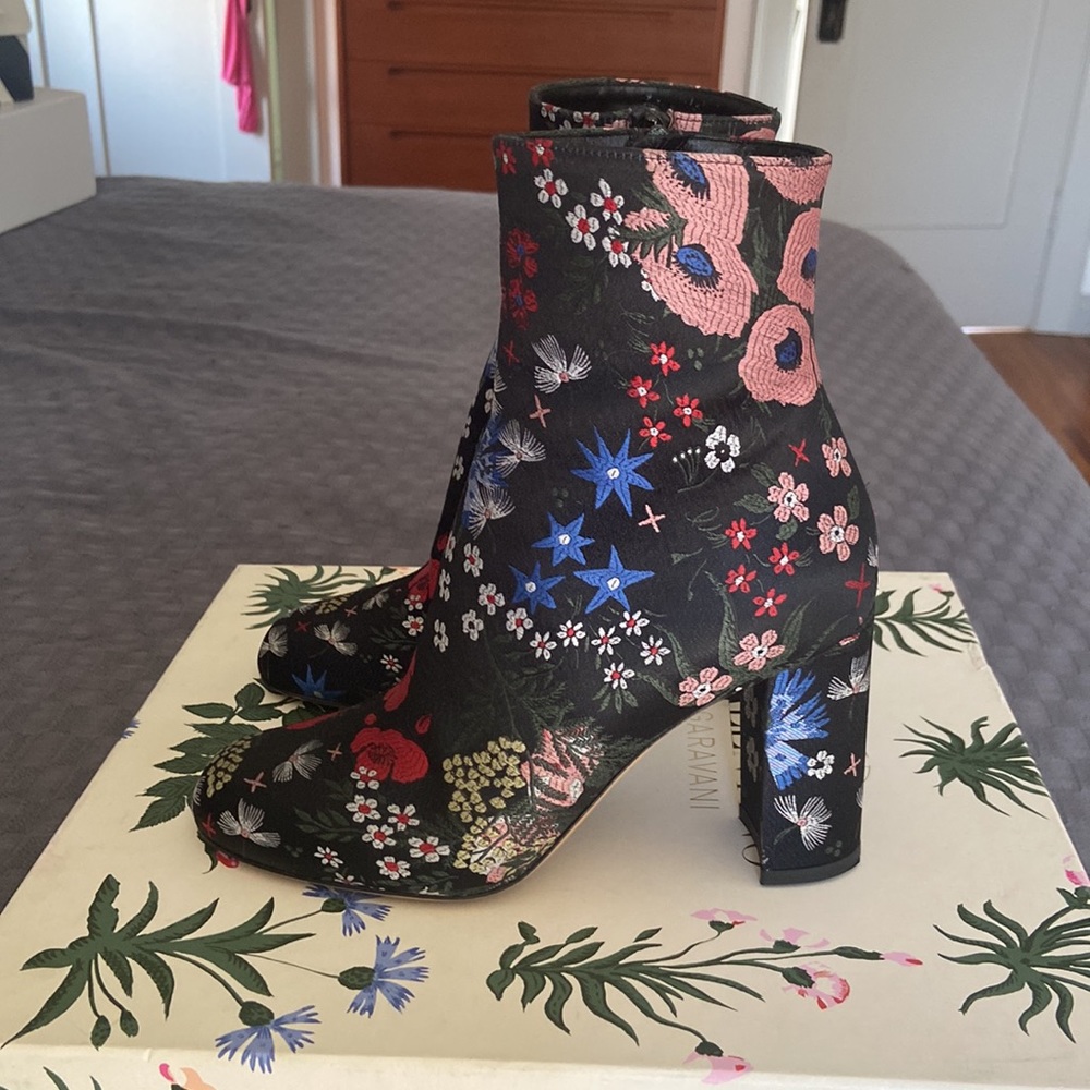 NWT Valentino Garavani Floral ankle boots Size 36